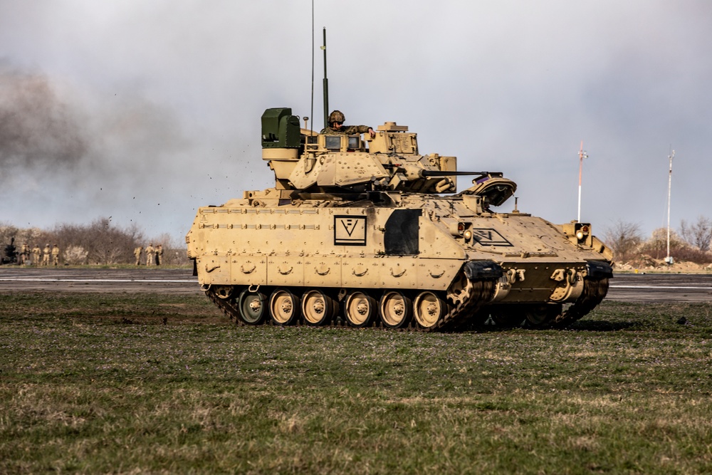 101st ABN Division Conducts Air Assault Demonstration with Romanian Units