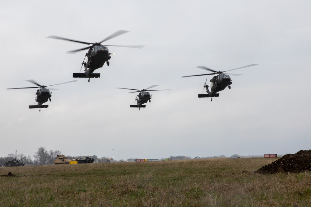 101st ABN Division Conducts Air Assault Demonstration with Romanian Units