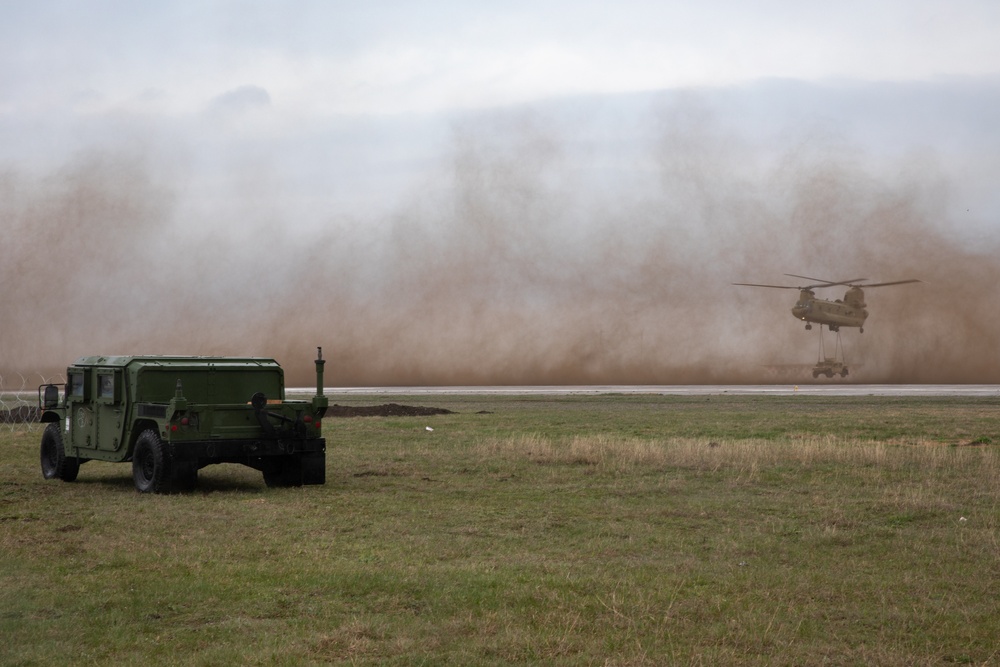 101st ABN Division Conducts Air Assault Demonstration with Romanian Units