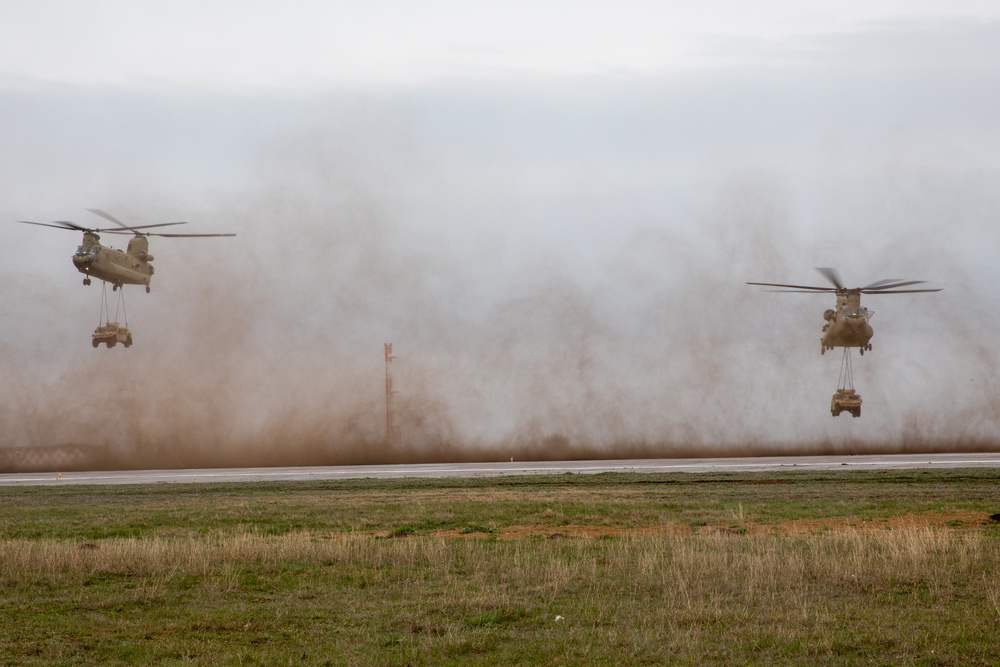 101st ABN Division Conducts Air Assault Demonstration with Romanian Units