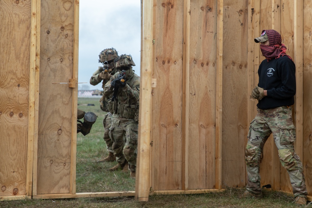 101st ABN Division Conducts Air Assault Demonstration with Romanian Units