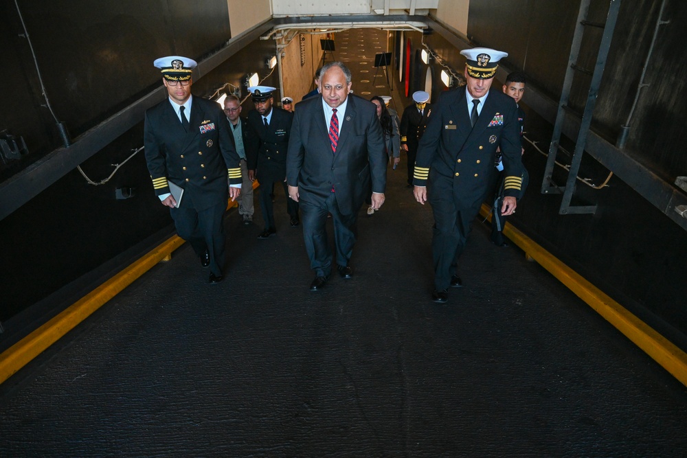 Secretary of the Navy Carlos Del Toro Visits New York during Veterans Day.