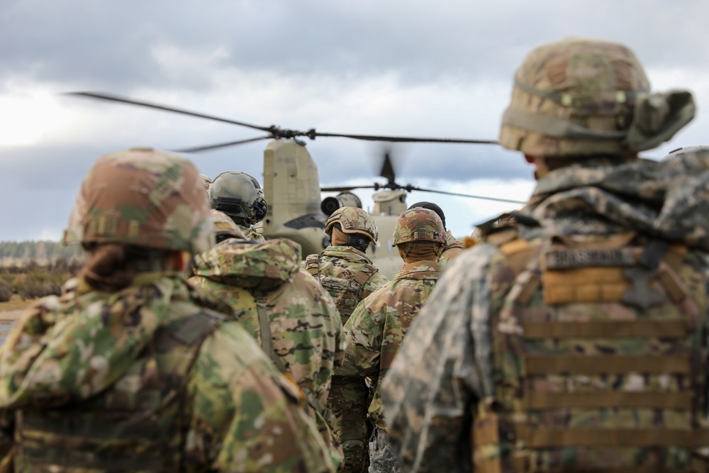 2-146th Field Artillery Regiment conducts M777 sling load