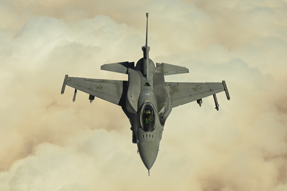 908th EARS and Royal Omani Air Force conduct AAR training