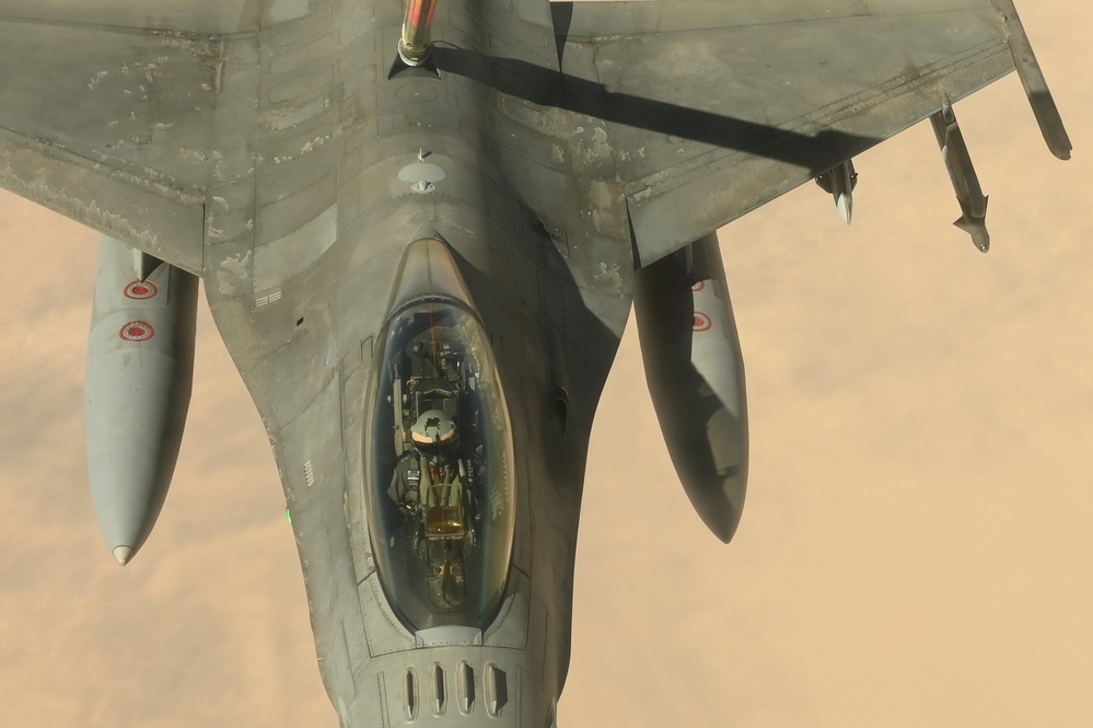 908th EARS and Royal Omani Air Force conduct AAR training
