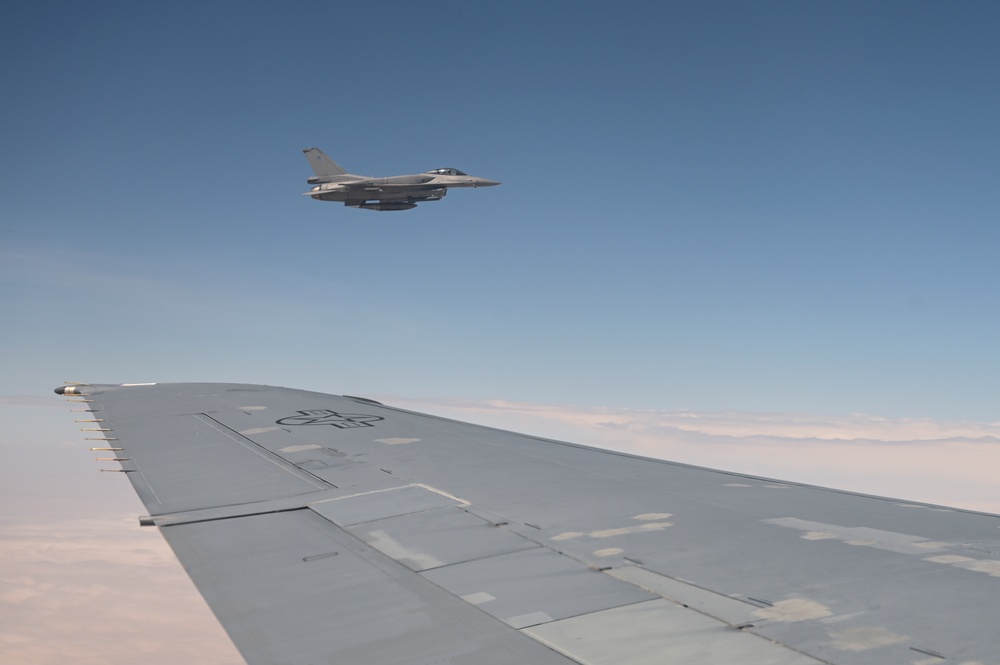 908th EARS and Royal Omani Air Force conduct AAR training