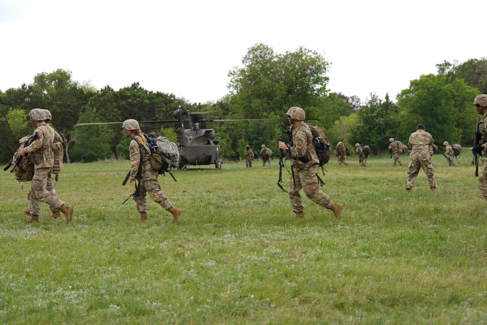 DVIDS - Images - TXARNG, Texas ROTC Air Assault Training [Image 4 of 4]