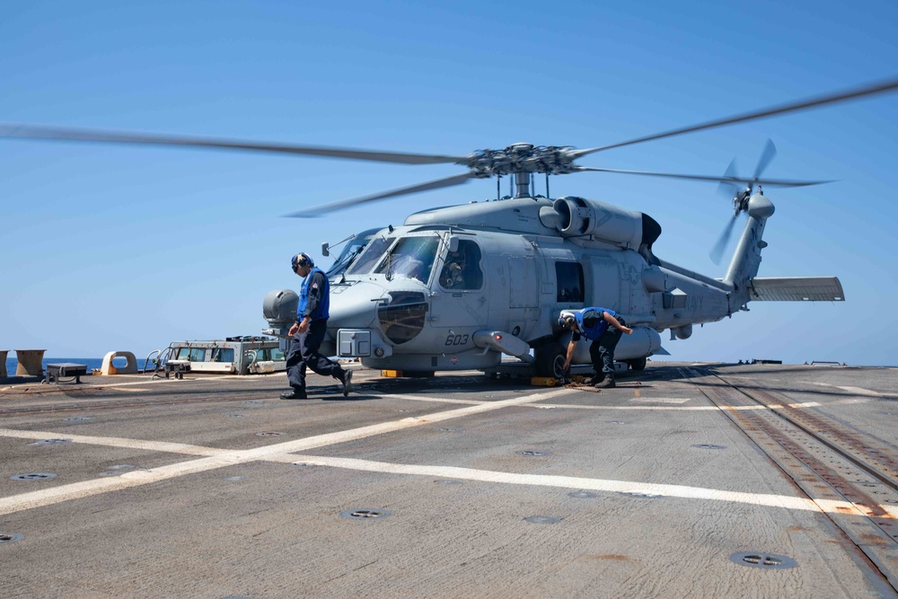 USS Farragut Conducts Flight Ops