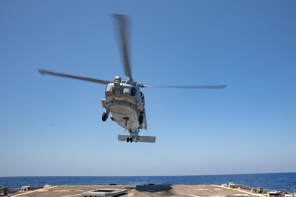 USS Farragut Conducts Flight Ops