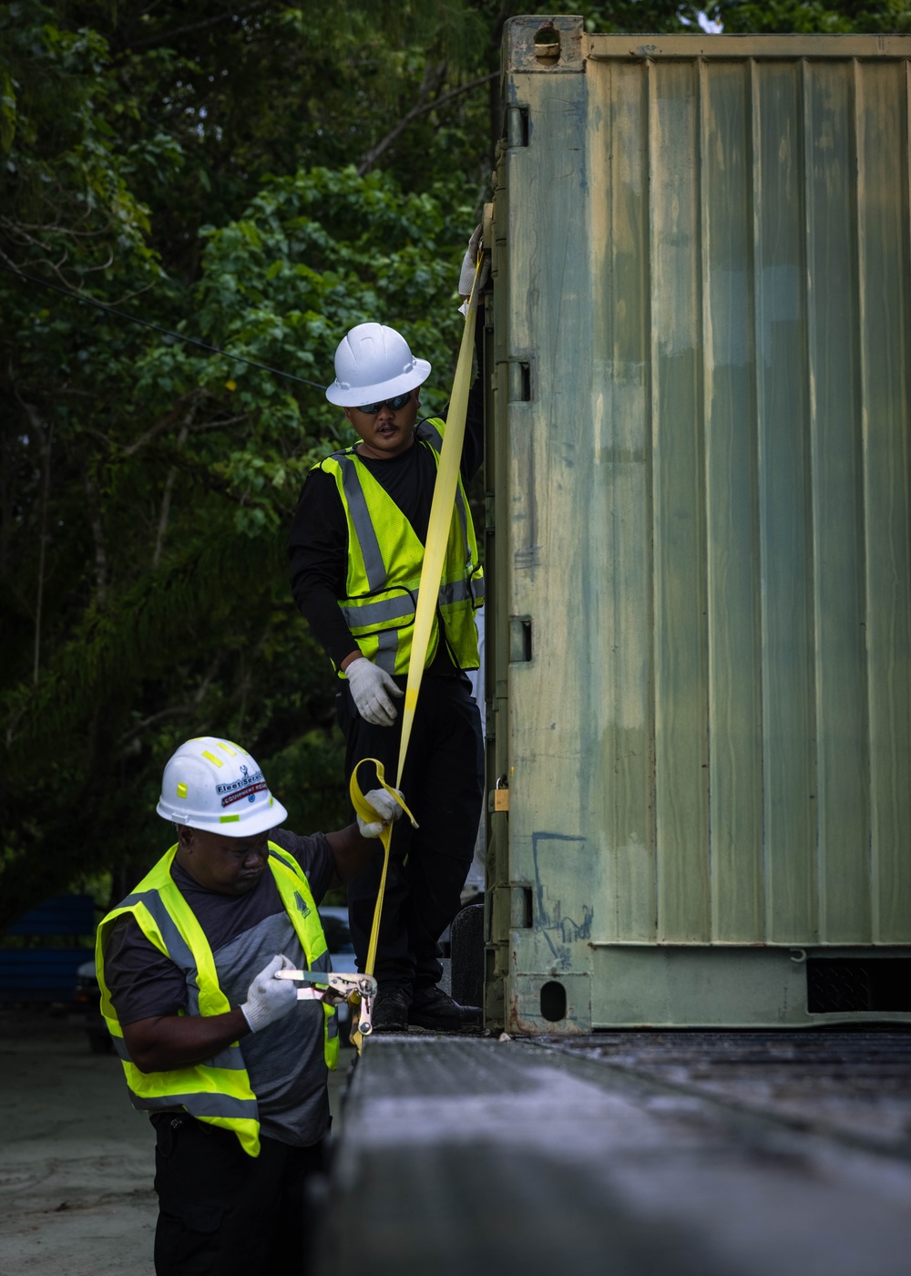 MCED Palau 23.1 – Marines offload gear