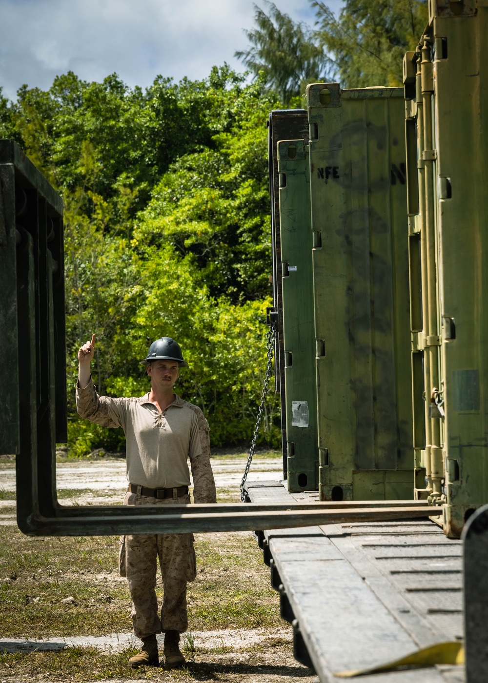 MCED Palau 23.1 – Marines offload gear