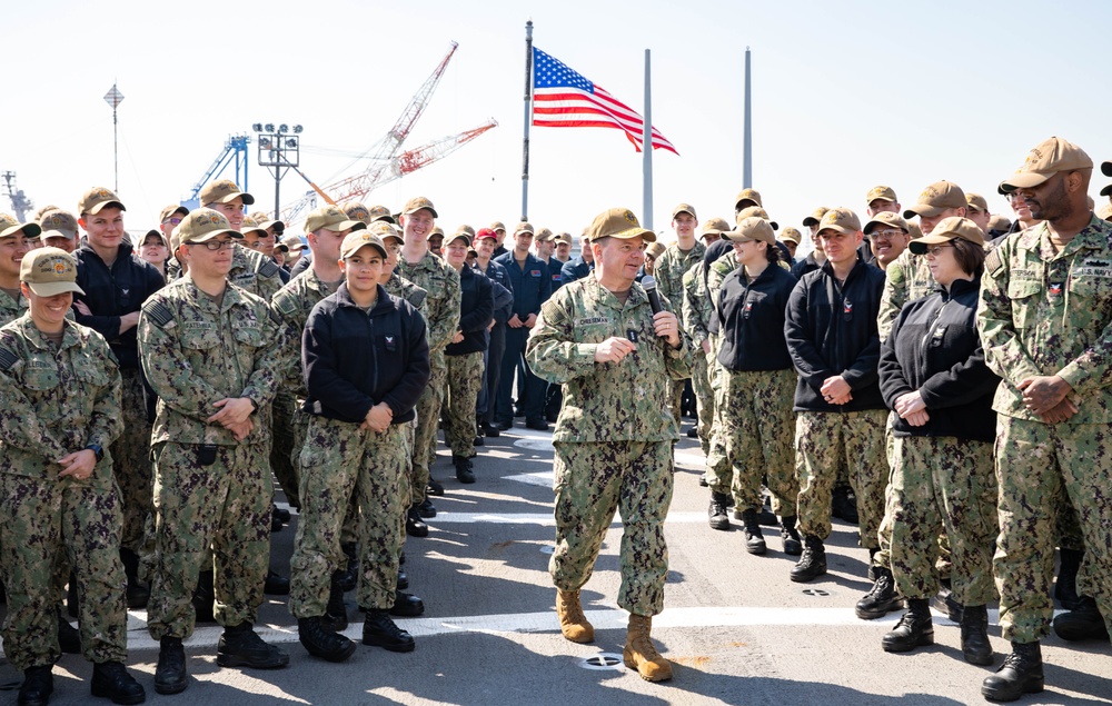 Chief of Naval Personnel Visits USS Benfold