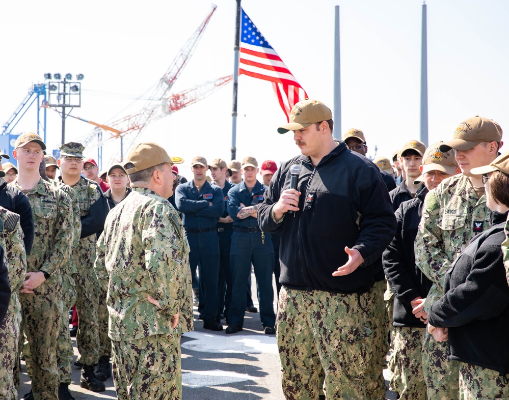 Chief of Naval Personnel Visits USS Benfold