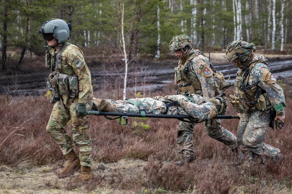 Desert Knights’ Lonestar Dustoff Provide Medevac Support During Crystal Arrow 2023