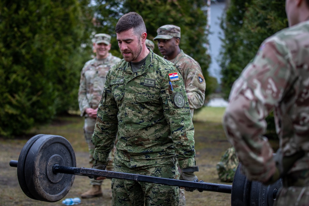 eFP Battle Group Poland Joins Forces in Multinational Fitness Competition