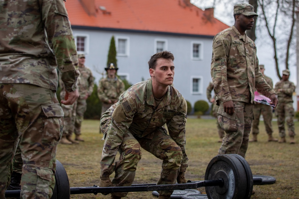 eFP Battle Group Poland Joins Forces in Multinational Fitness Competition