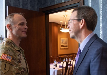 Commander of Force Command Visits Big Red One