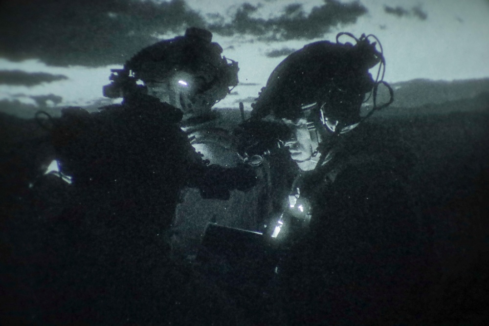 1st ANGLICO Conducts Simulated Lowlight Close Air Support