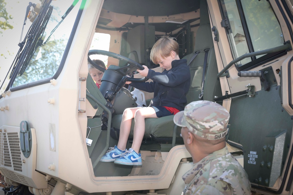 Teaching Kids How the Army Reserve Treats Boo-boos and Owies