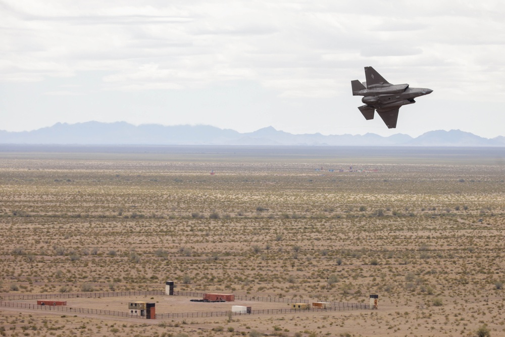 F-35 Pilots Conduct Show of Force During JTAC Assessment