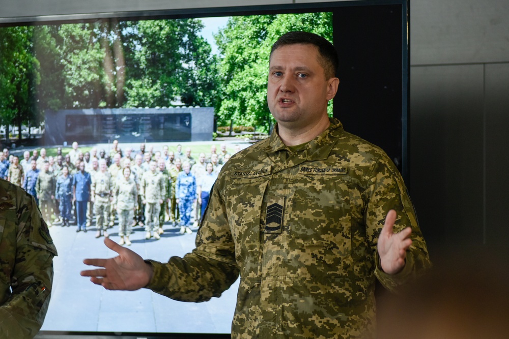 Ukraine CMSAF holds AIRCOM, Kisling NCOA NCO-Call