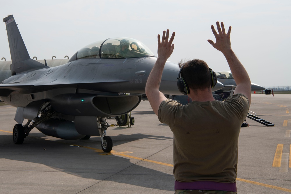 U.S. Embassy’s Chargé d’Affaires flies with 31st FW commander during tour