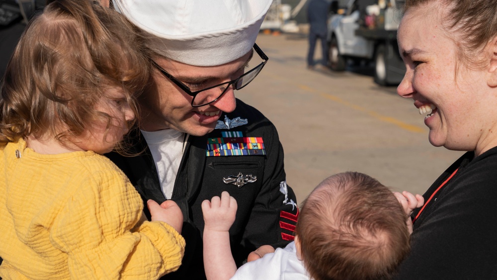 USS Nitze Returns to Homeport