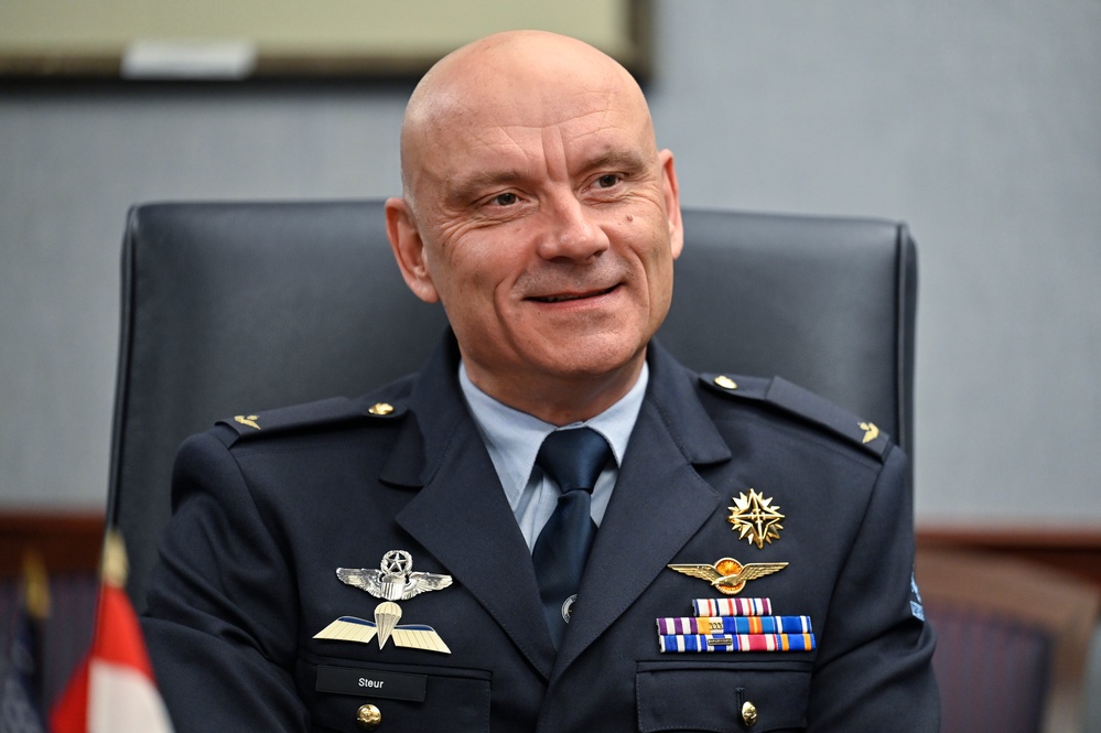 CSAF Brown meets Netherlands Lt. Gen. Luyt