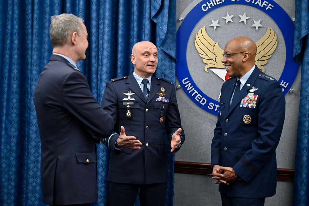 CSAF Brown meets Netherlands Lt. Gen. Luyt
