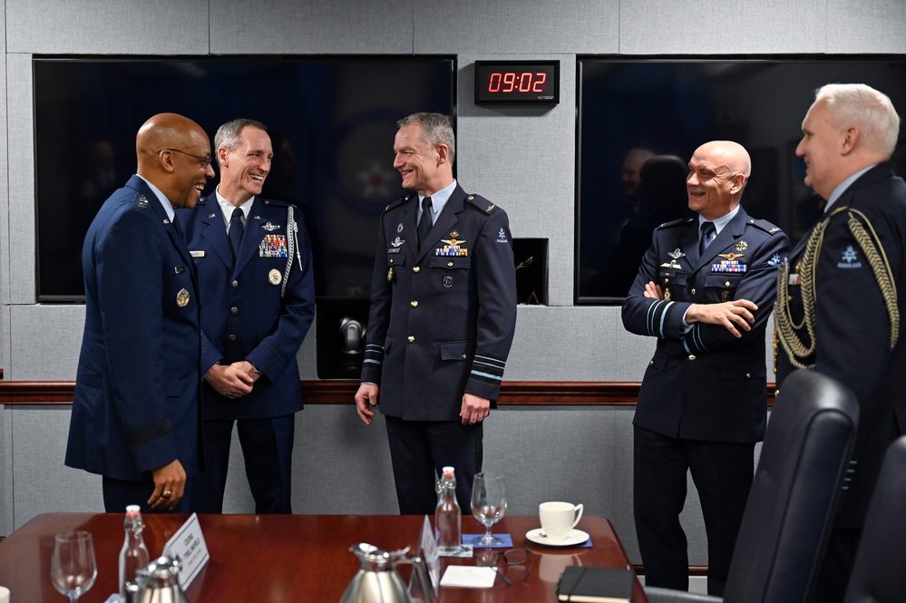 CSAF Brown meets Netherlands Lt. Gen. Luyt