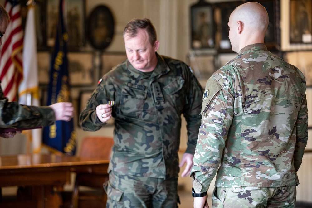 Soldiers from the Polish Territorial Defense Force present Bronze Polish Army Medals to ILARNG Soldiers