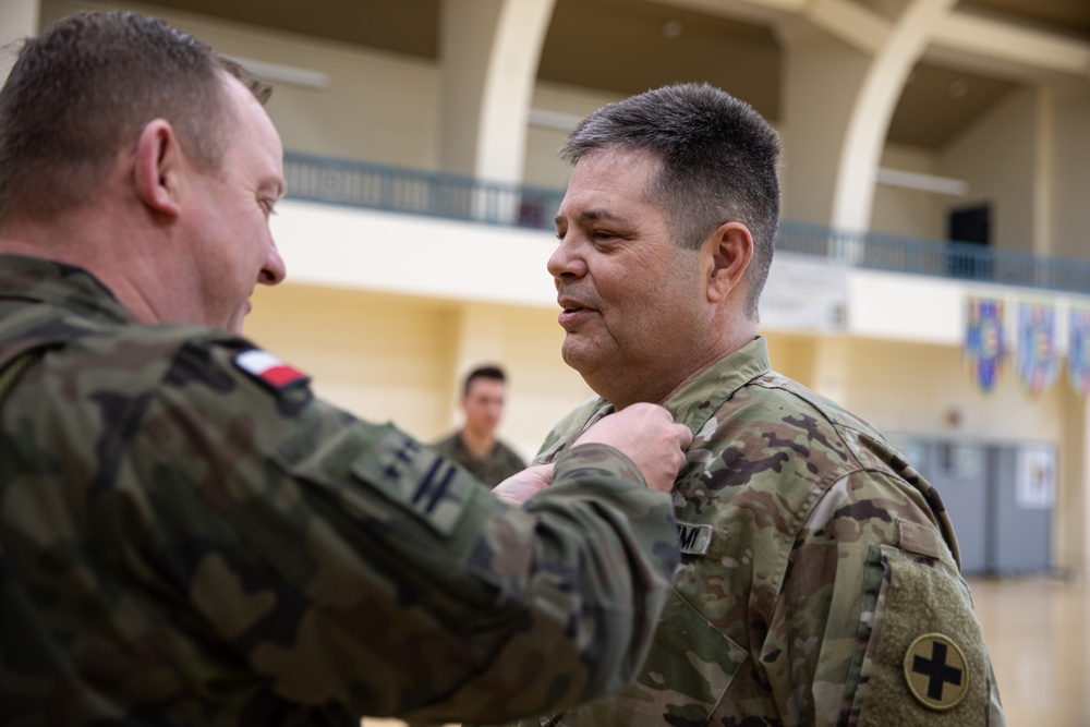 Soldiers from the Polish Territorial Defense Force present Bronze Polish Army Medals to ILARNG Soldiers