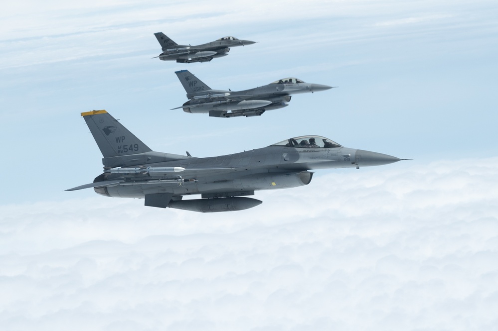 909th ARS fuel Fighting Falcons