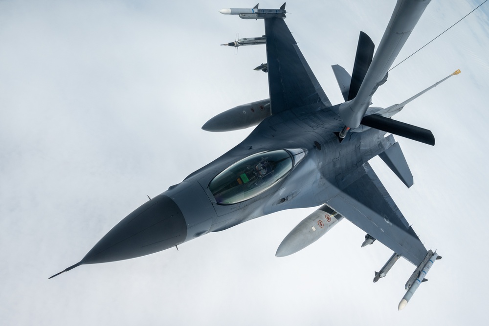 909th ARS fuel Fighting Falcons