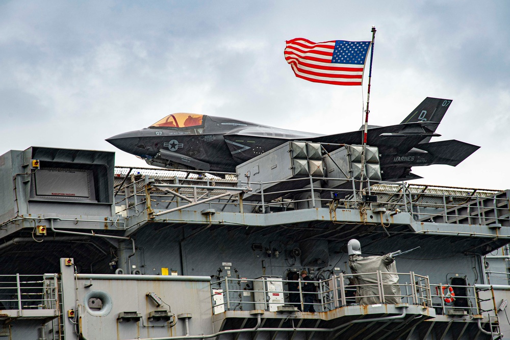 USS Makin Island Visits CFAS