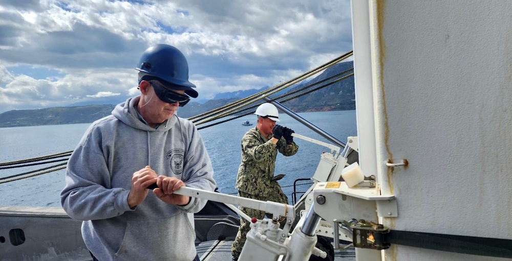 USNS CARSON CITY CARGO MOVEMENT