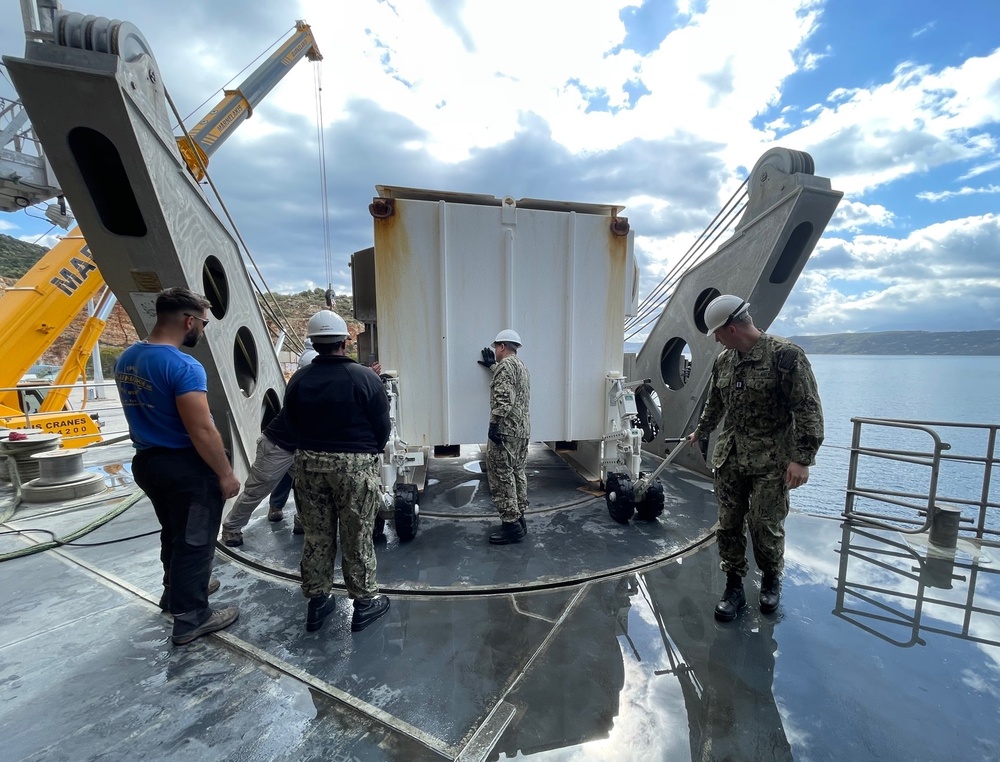 USNS CARSON CITY CARGO MOVEMENT