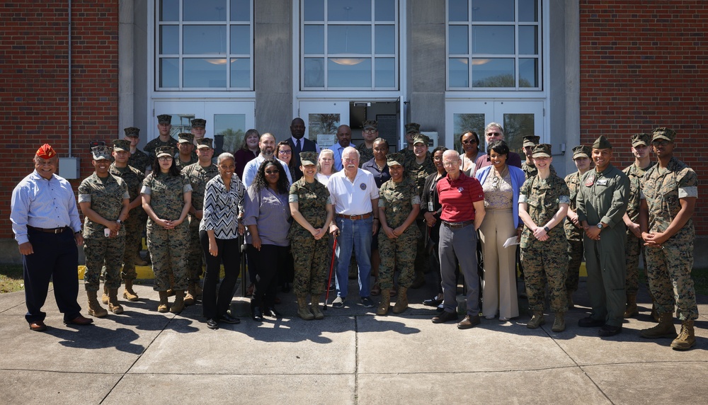 Retired Medal of Honor recipient Marine Corps Col. Barnum visits Quantico