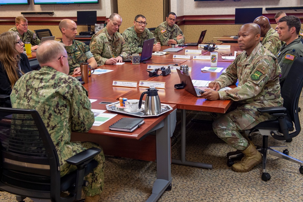 USFFC Commander Visits Joint Advanced Warfighting School (JAWS)