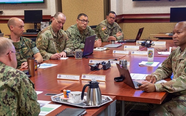 USFFC Commander Visits Joint Advanced Warfighting School (JAWS)