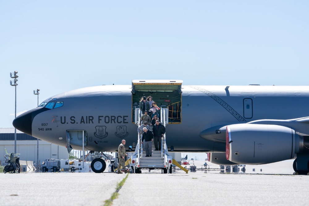 Boom operator returns to the controls 50 years after retirement