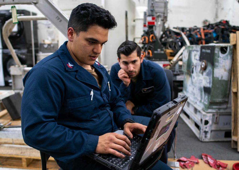 USS Carl Vinson (CVN70) Sailors Conduct Maintenance