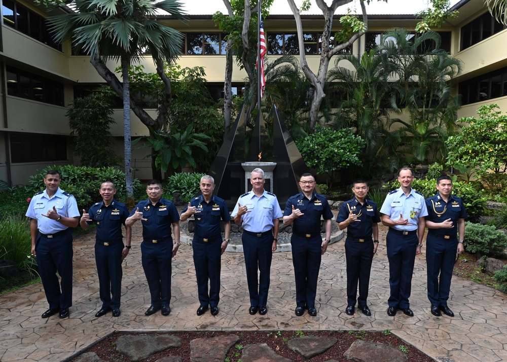 Royal Thai Air Force Commander in Chief visits PACAF