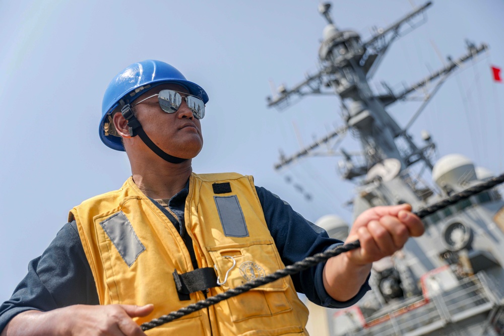 USS Milius (DDG 69) Conducts Underway Replenishment with USNS Tippecanoe (T-AO 199)