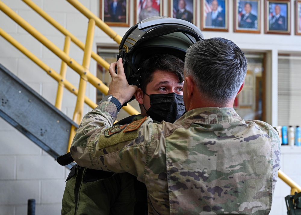 UH AFROTC Det. 175 Visits Hickam Field