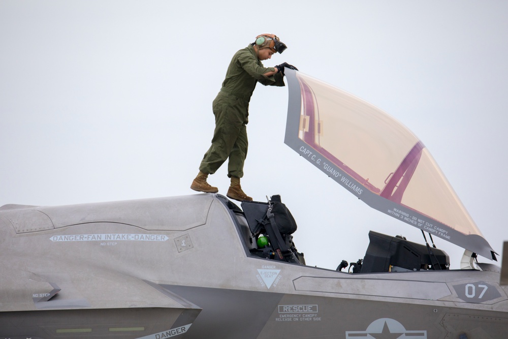 Marines with MAG-12 refuel armed F-35s