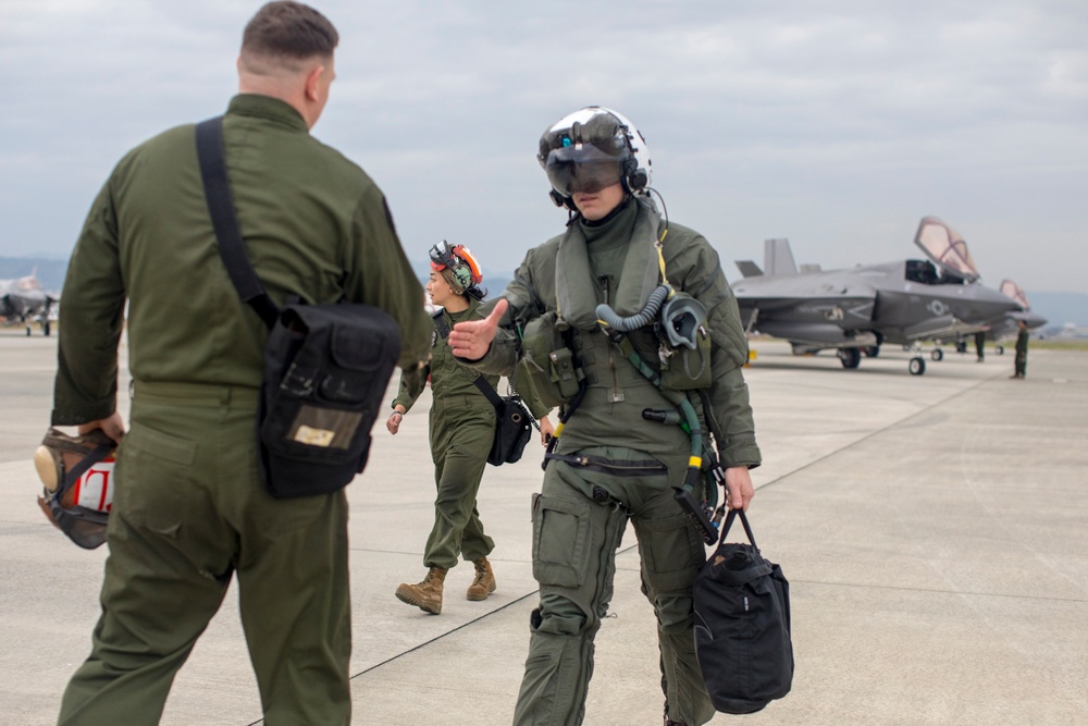 Marines with MAG-12 refuel armed F-35s