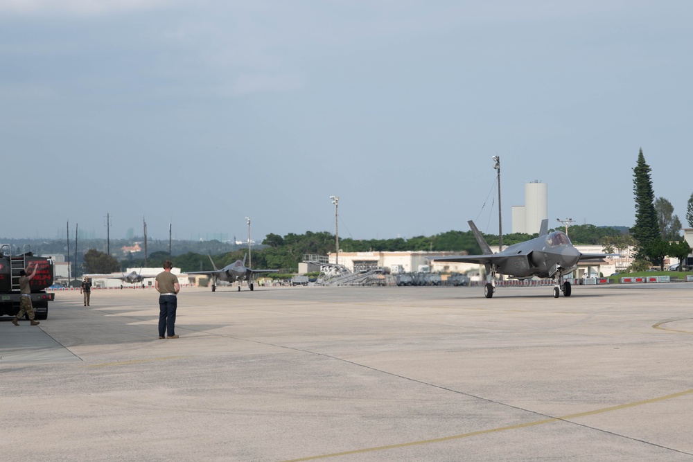 Lightning II's arrive at Kadena to maintain advanced fighter presence