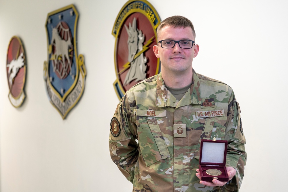 167th Airlift Wing Airman assists with Qatar intelligence training