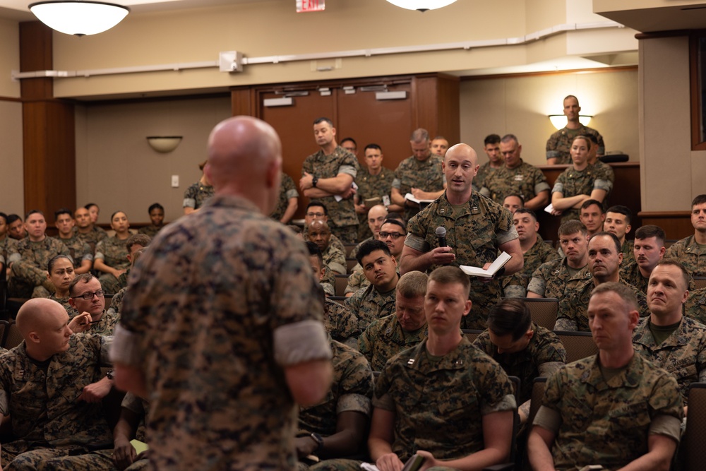 Gen. Berger, 38th Commandant of the Marine Corps, Visits MARFORRES